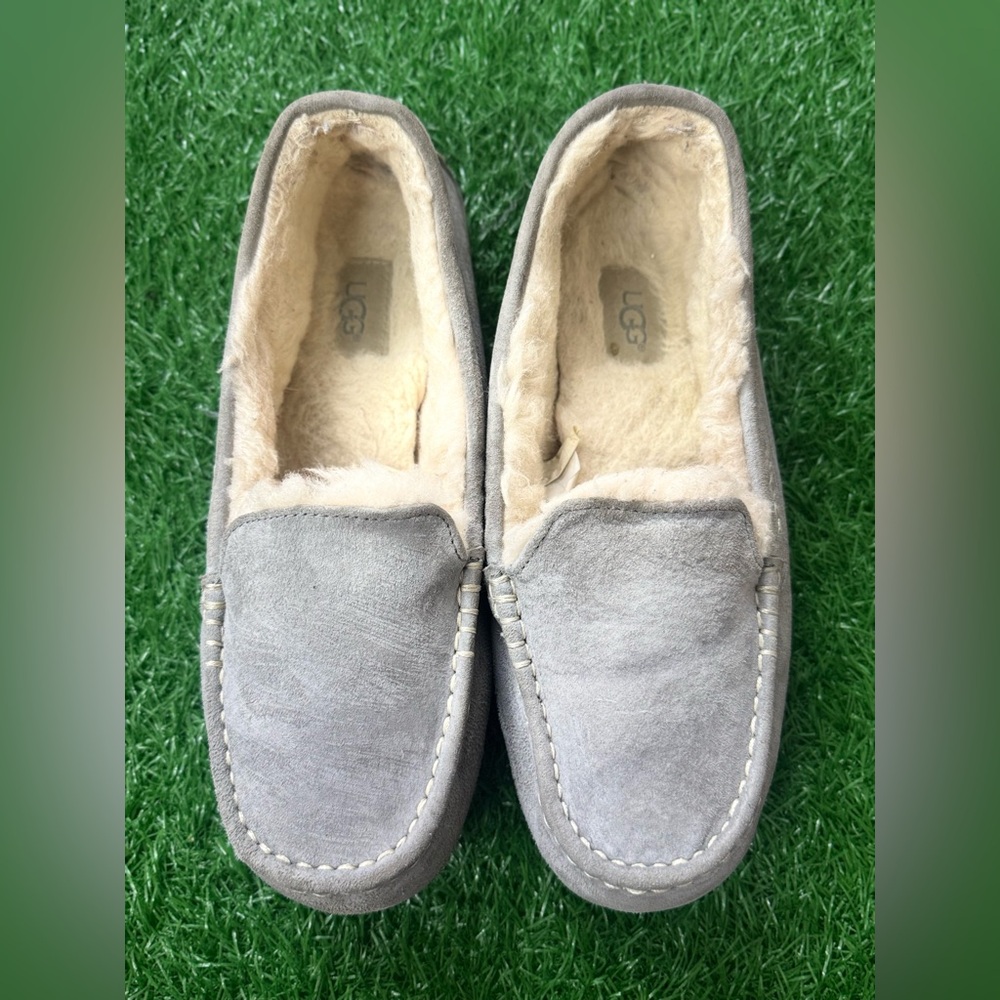 UGG Women’s Gray‎ Suede Loafers Size 9
